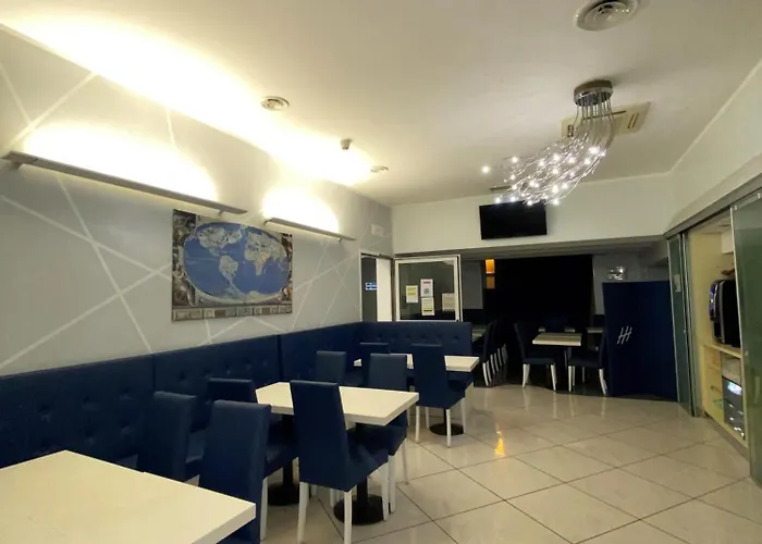 Holiday- Finestrella 3*