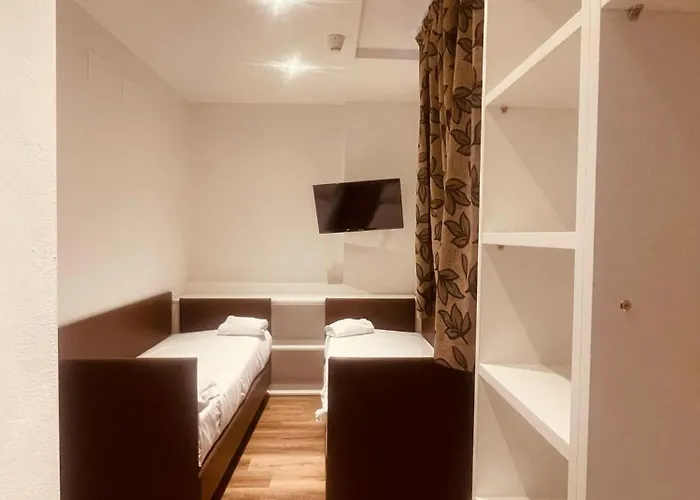 Holiday- Finestrella 3* Bolonha