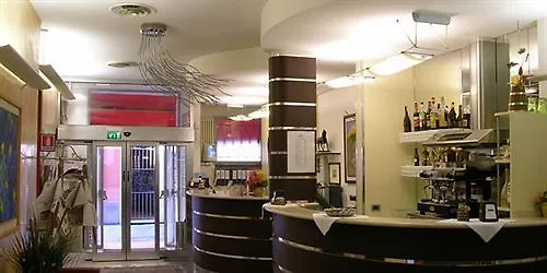 Holiday- Finestrella 3*