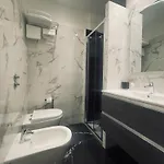 Holiday- Finestrella Hotel Bolonia