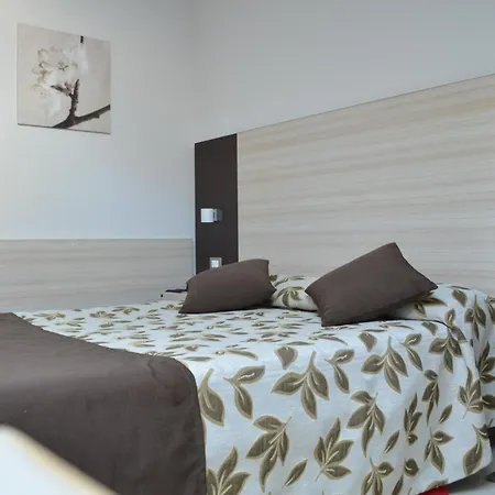 Holiday- Finestrella