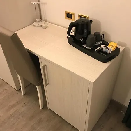 Holiday- Finestrella 3* Bologna