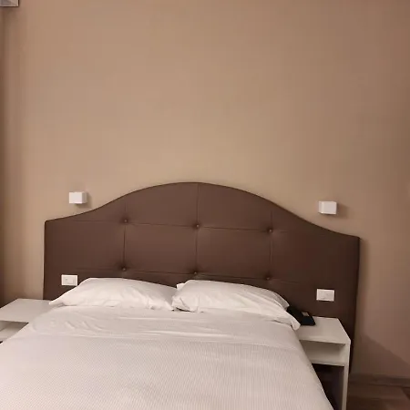 Hotel Holiday- Finestrella 3*