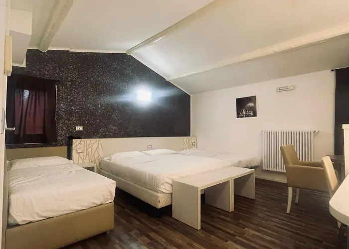 Holiday- Finestrella