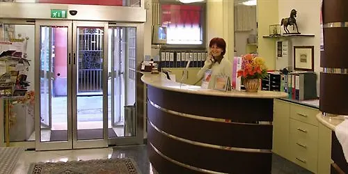 Holiday- Finestrella Bolonha